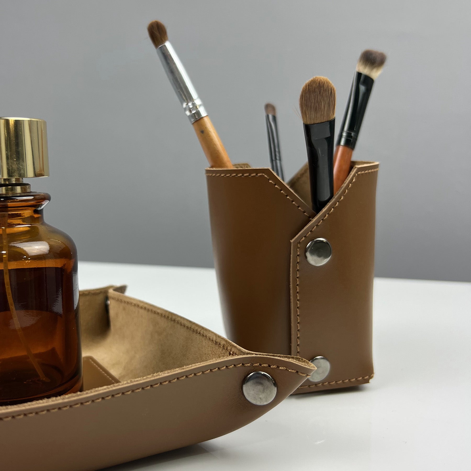 Brown Leather Organizer For Pens, Brushes & Desk Accessories - Pache