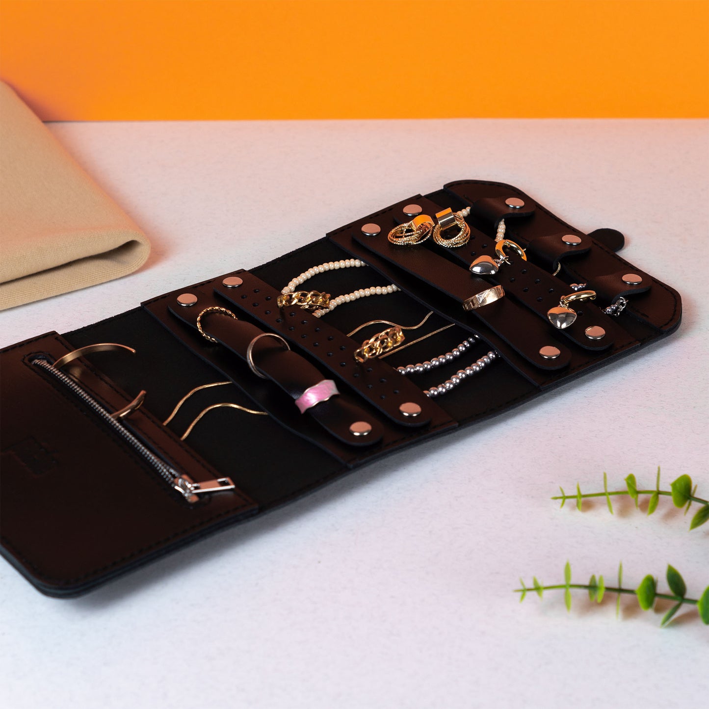 Black Elin Jewelry Roll